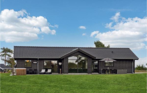 Stunning Home In Ebeltoft With Sauna
